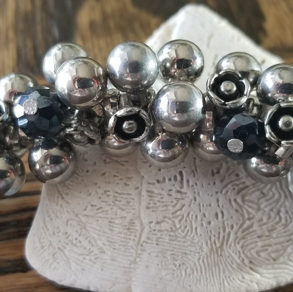 Black, Silver & Clear bead necklace - Picture 3 of 4